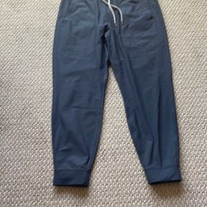 Vuori men’s gray polyester jogger. Size large. Almost new